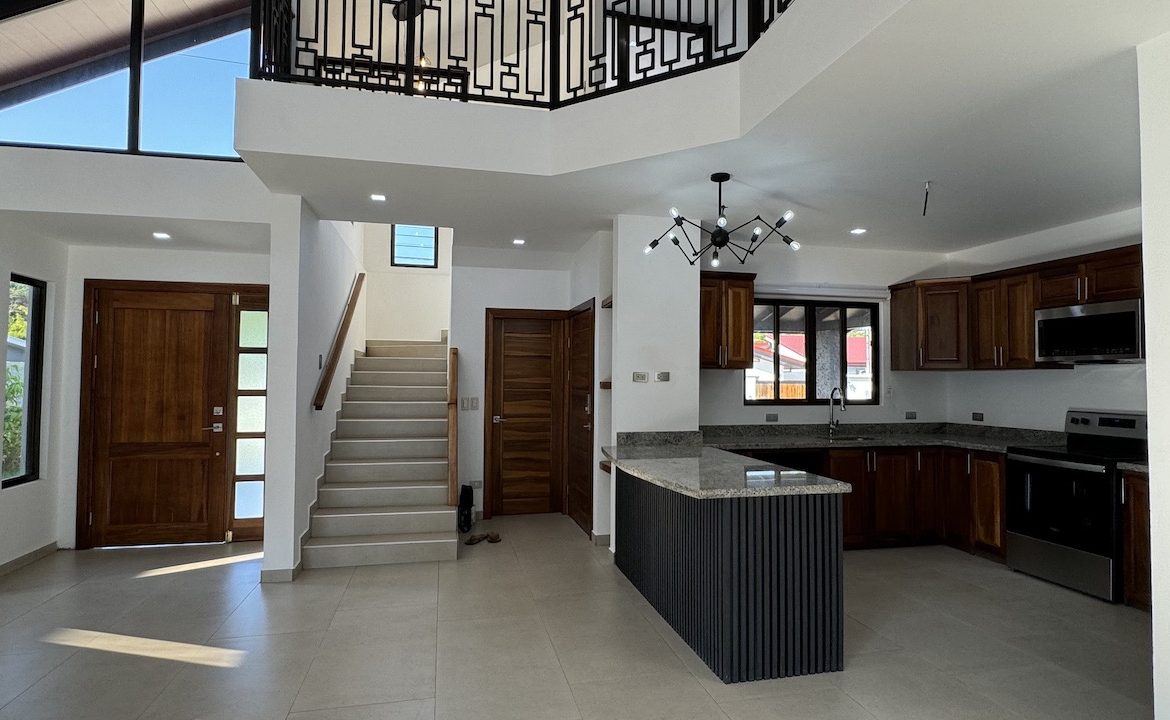 3 BEDROOM HOME IN CENTRAL UVITA